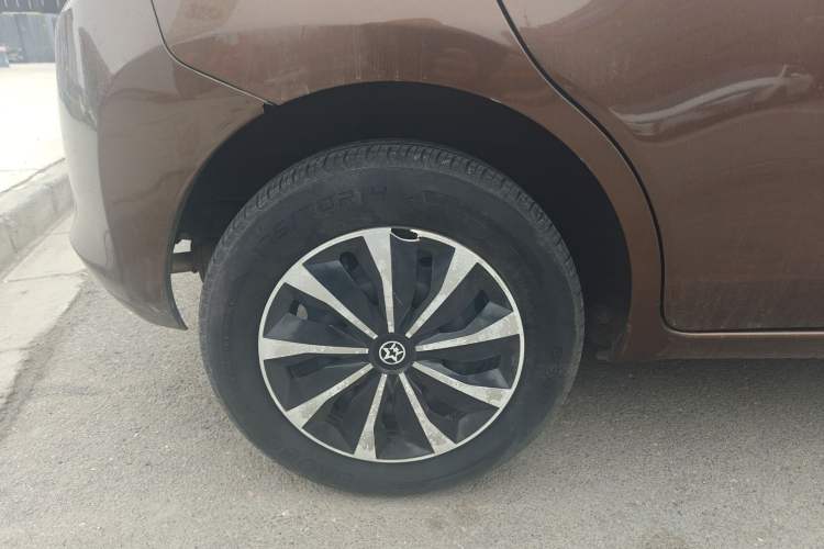 Used Venucia R30 2014 1.2L Manual Comfort Edition Right Rear Wheel Hub