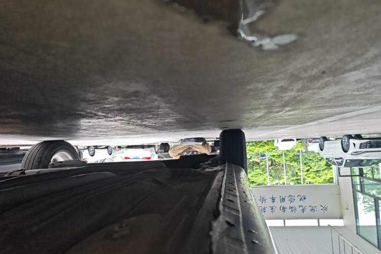 Used Venucia R30 2014 1.2L Manual Luxury Edition Right Side Sill