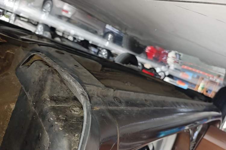 Used Venucia R30 2014 1.2L Manual Enjoyment Edition Right Side Sill