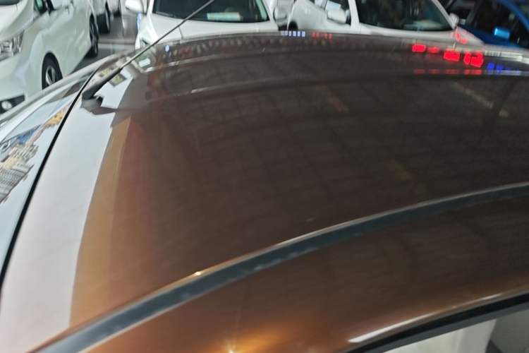 Used Venucia R30 2014 1.2L Manual Enjoyment Edition Roof