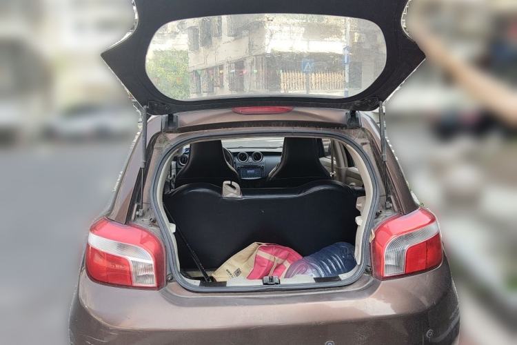Used Venucia R30 2014 1.2L Manual Enjoyment Edition Trunk
