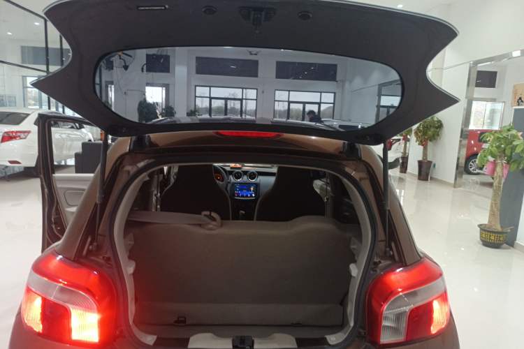 Used Venucia R30 2014 1.2L Manual Comfort Edition Trunk