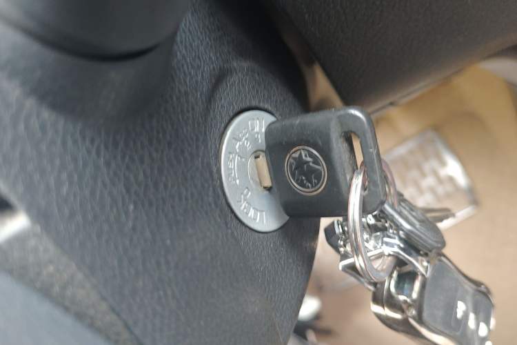 Used Venucia R30 2014 1.2L Manual Enjoyment Edition Vehicle Key