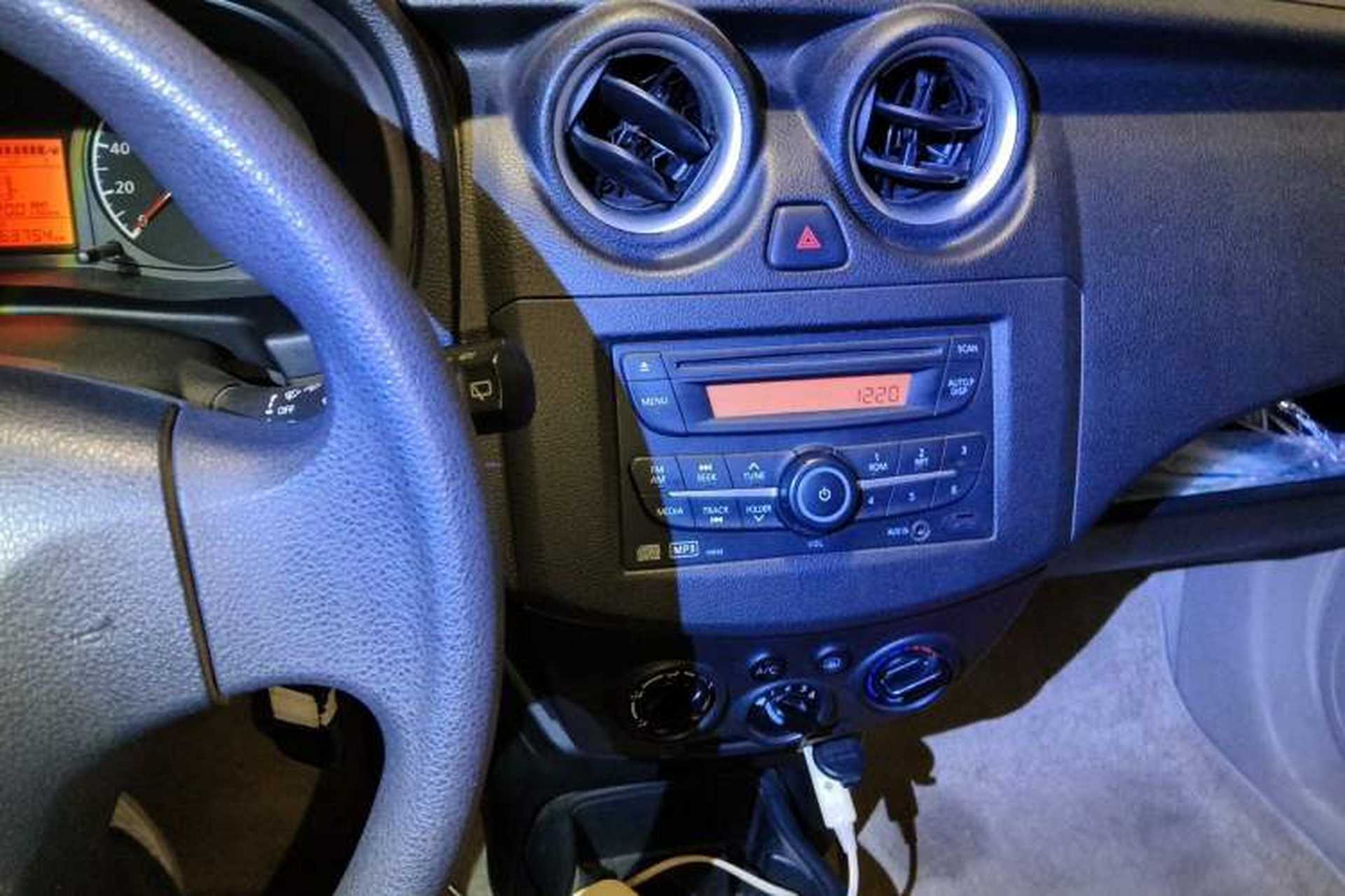Used Venucia R30 2014 1.2L Manual Luxury Edition Audio And AC Panel