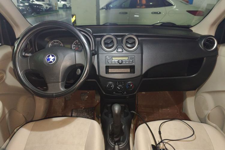 Used Venucia R30 2014 1.2L Manual Comfort Edition Center Console