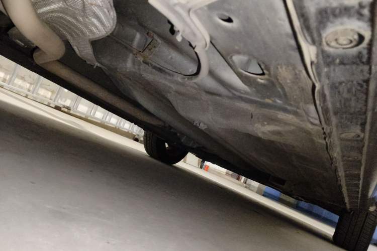Used Venucia R30 2014 1.2L Manual Luxury Edition Chassis Rear Right