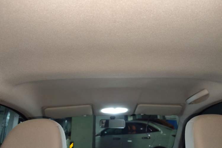 Used Venucia R30 2014 1.2L Manual Comfort Edition Headliner