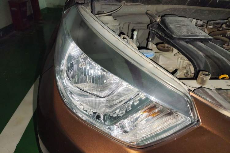 Used Venucia R30 2014 1.2L Manual Comfort Edition Right Front Headlight