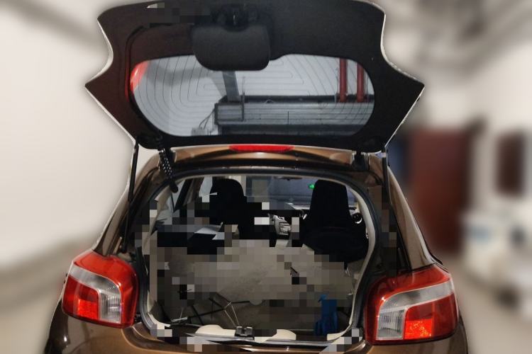 Used Venucia R30 2014 1.2L Manual Luxury Edition Trunk