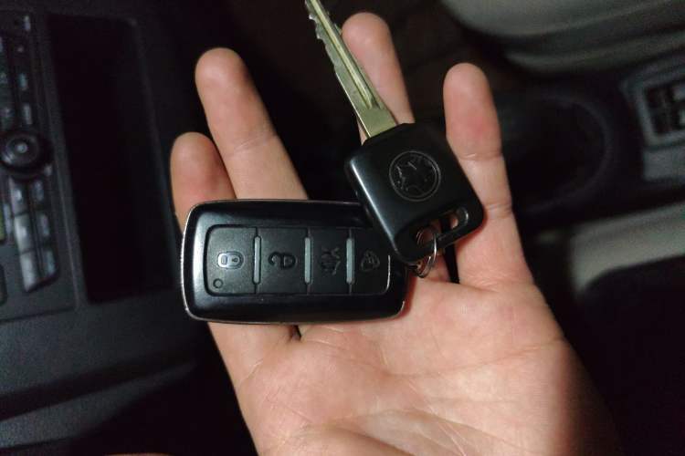 Used Venucia R30 2014 1.2L Manual Comfort Edition Vehicle Key