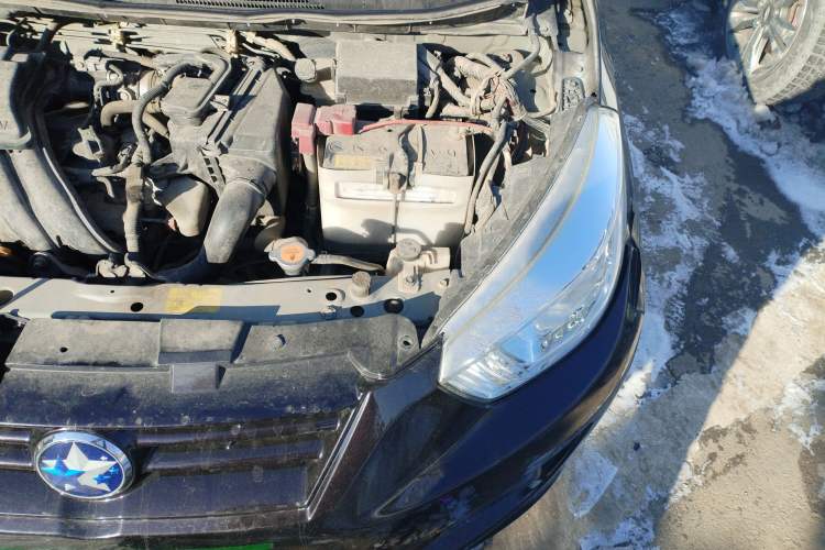 Used Venucia R30 2014 1.2L Manual Luxury Edition Engine Bay Left