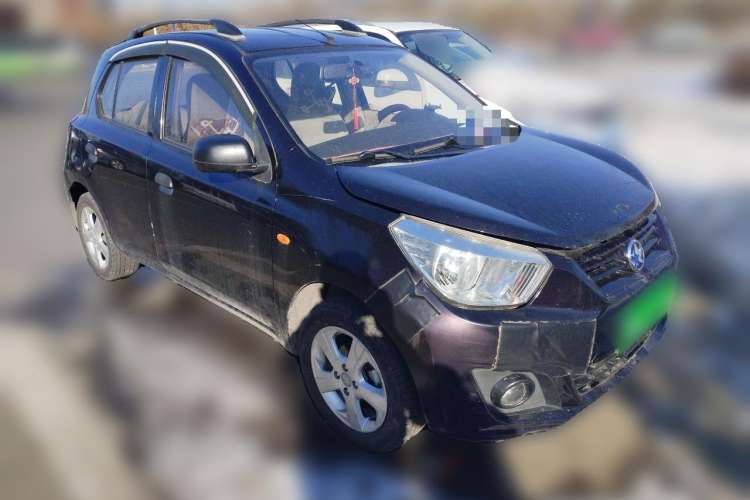 Used Venucia R30 2014 1.2L Manual Luxury Edition Front Right 45 Deg