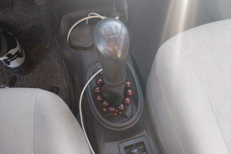 Used Venucia R30 2014 1.2L Manual Luxury Edition Gear Lever