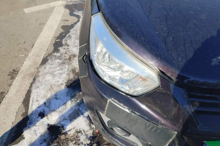 Used Venucia R30 2014 1.2L Manual Luxury Edition Right Front Headlight