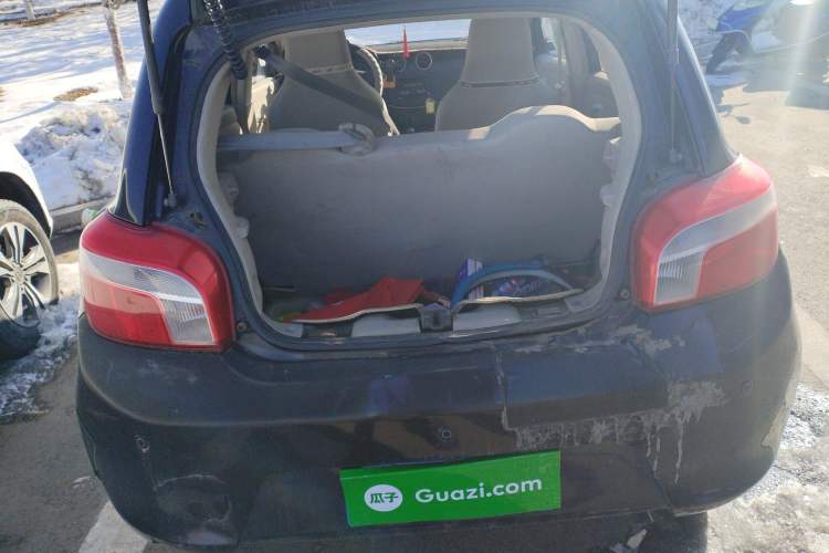 Used Venucia R30 2014 1.2L Manual Luxury Edition Trunk