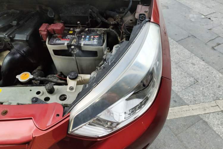 Used Venucia R30 2014 1.2L Manual Comfort Edition Engine Bay Left
