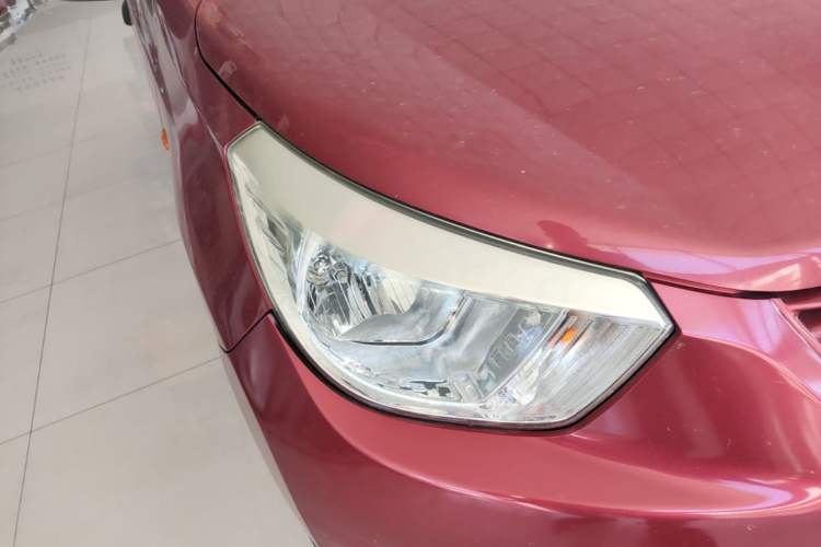 Used Venucia R30 2014 1.2L Manual Enjoyment Edition Right Front Headlight