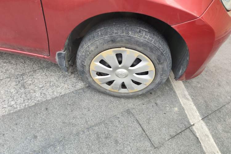 Used Venucia R30 2014 1.2L Manual Comfort Edition Right Front Wheel Hub