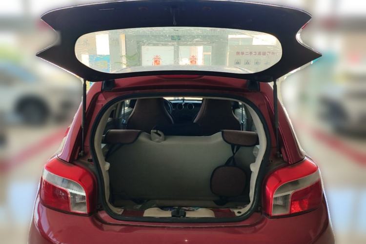 Used Venucia R30 2014 1.2L Manual Enjoyment Edition Trunk