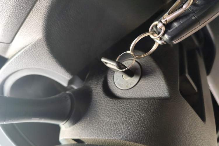 Used Venucia R30 2014 1.2L Manual Comfort Edition Vehicle Key