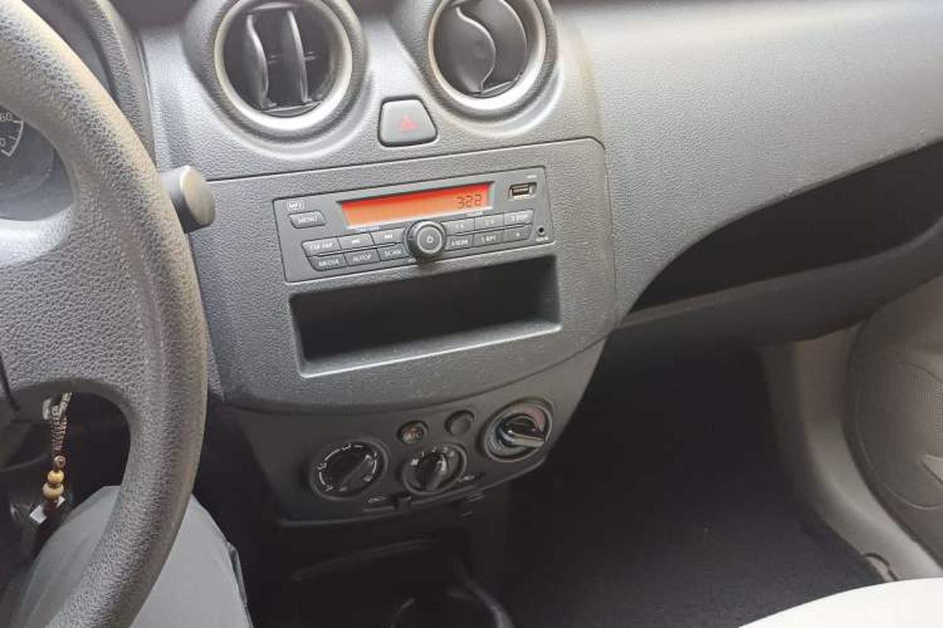 Used Venucia R30 2014 1.2L Manual Comfort Edition Audio And AC Panel