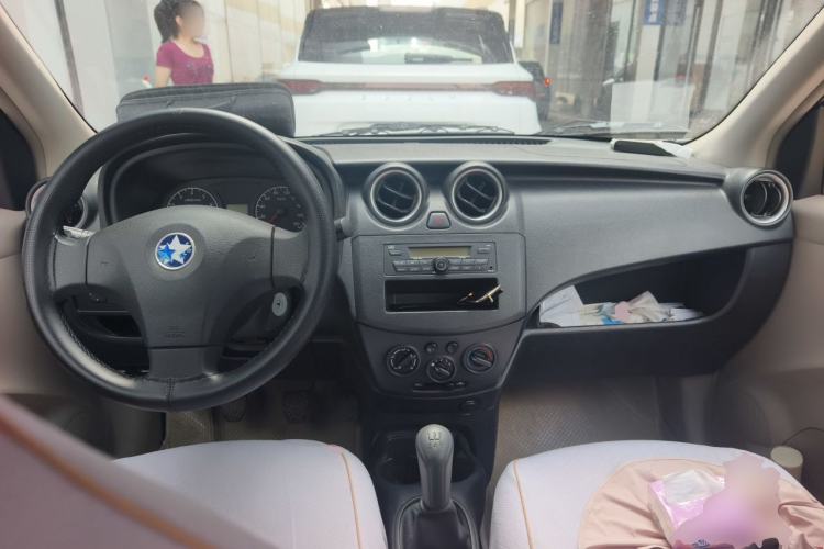 Used Venucia R30 2014 1.2L Manual Enjoyment Edition Center Console
