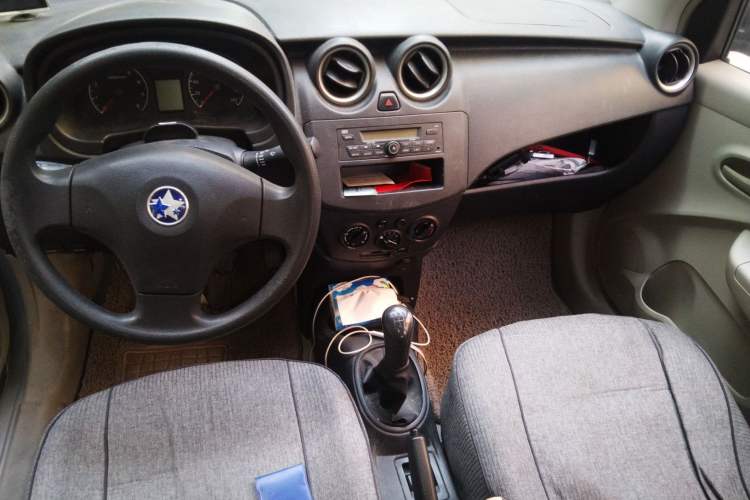 Used Venucia R30 2014 1.2L Manual Enjoyment Edition Center Console