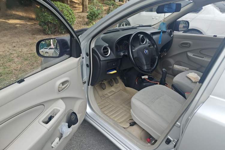 Used Venucia R30 2014 1.2L Manual Comfort Edition Driver Seat