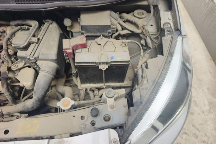 Used Venucia R30 2014 1.2L Manual Enjoyment Edition Engine Bay Left