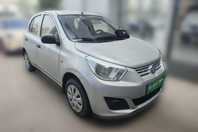 Used Venucia R30 2014 1.2L Manual Enjoyment Edition Front Right 45 Deg