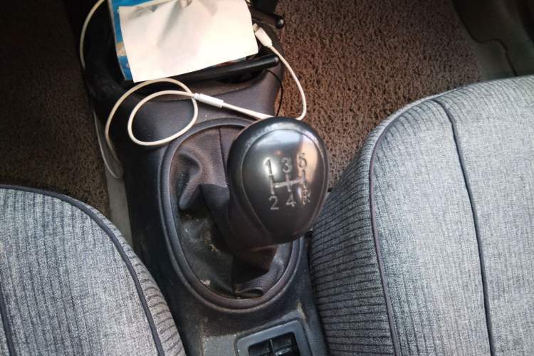 Used Venucia R30 2014 1.2L Manual Enjoyment Edition Gear Lever
