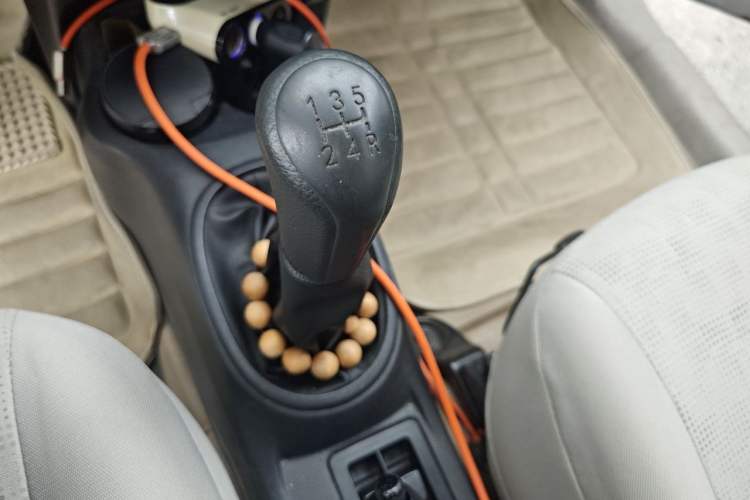 Used Venucia R30 2014 1.2L Manual Comfort Edition Gear Lever