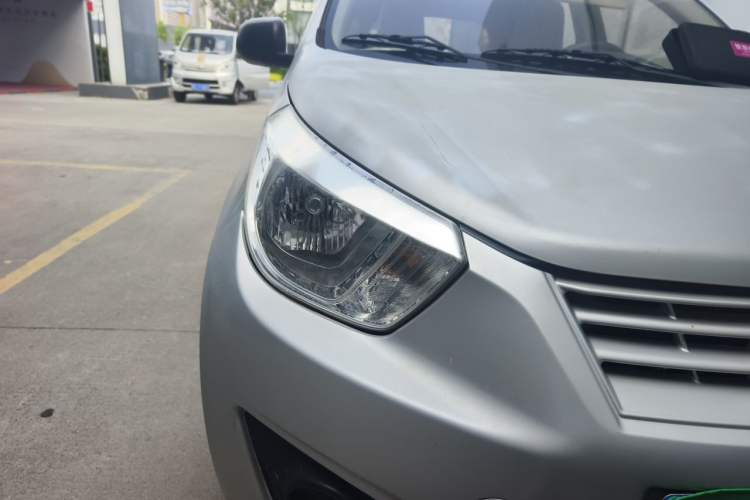 Used Venucia R30 2014 1.2L Manual Enjoyment Edition Right Front Headlight