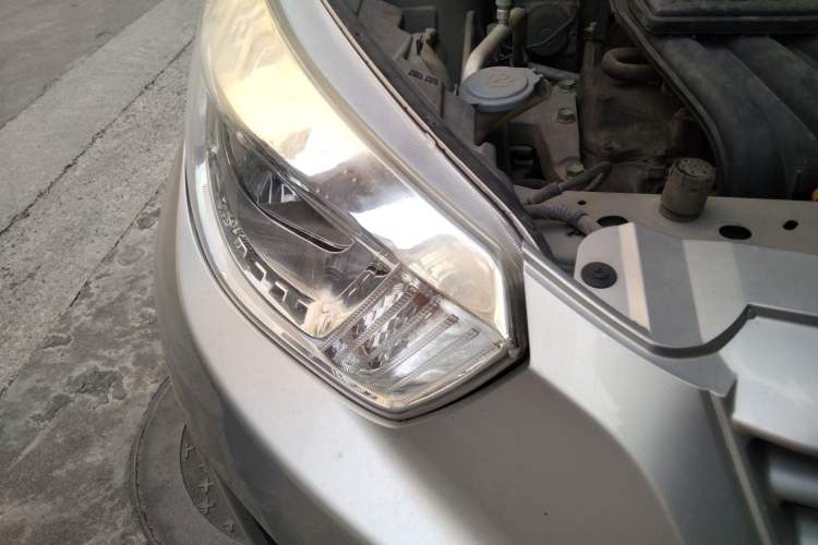 Used Venucia R30 2014 1.2L Manual Enjoyment Edition Right Front Headlight
