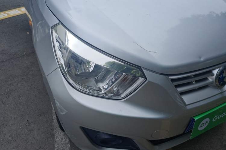 Used Venucia R30 2014 1.2L Manual Comfort Edition Right Front Headlight