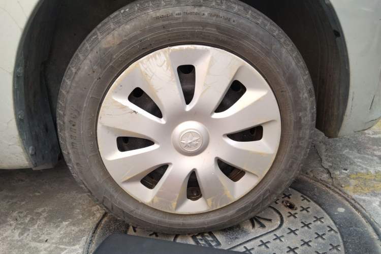 Used Venucia R30 2014 1.2L Manual Enjoyment Edition Right Front Wheel Hub