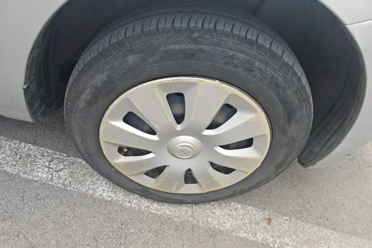 Used Venucia R30 2014 1.2L Manual Comfort Edition Right Front Wheel Hub