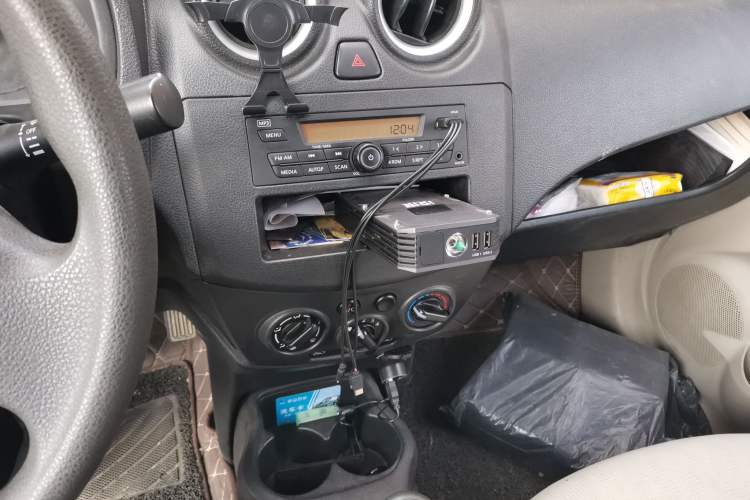 Used Venucia R30 2014 1.2L Manual Comfort Edition Audio And AC Panel