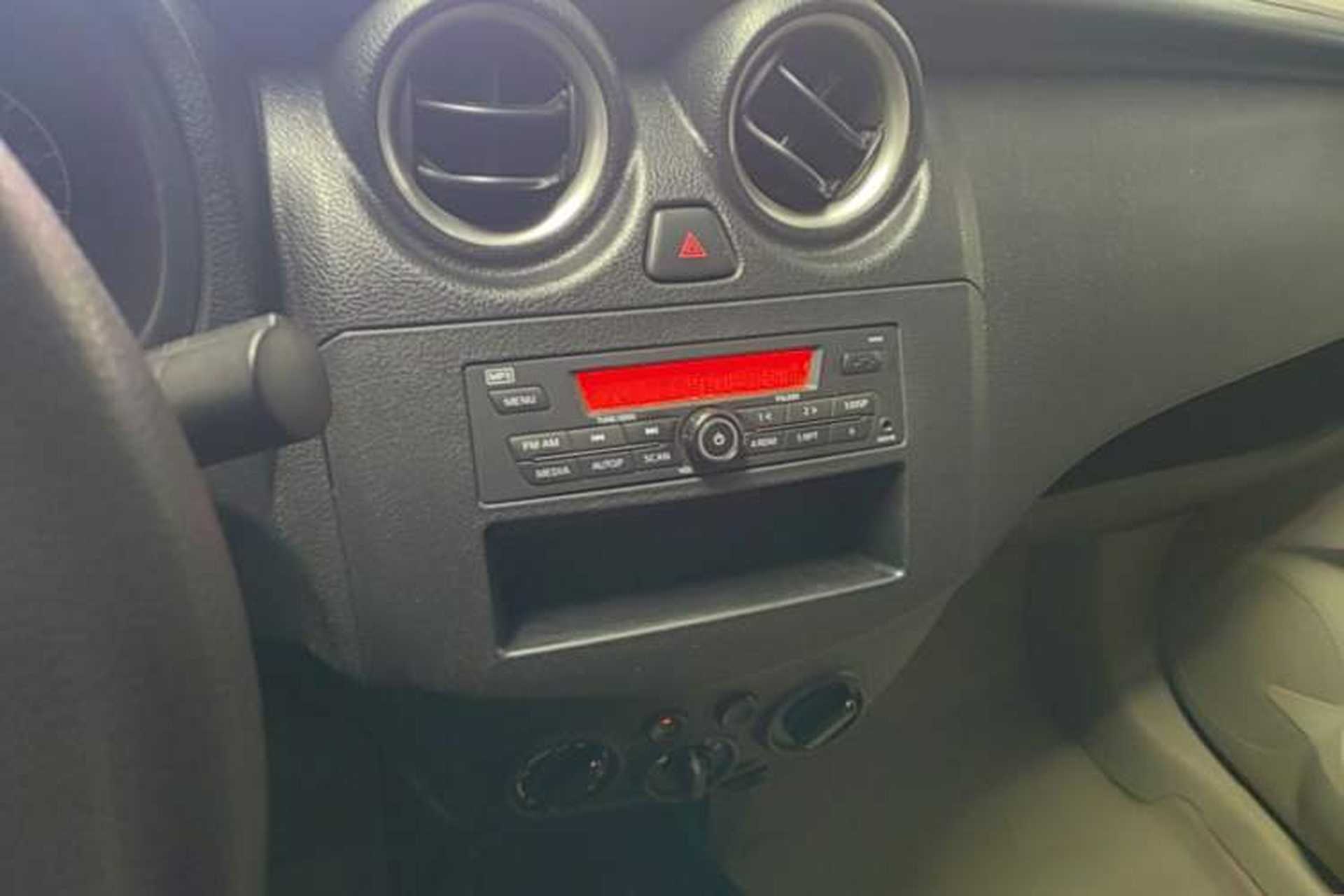 Used Venucia R30 2014 1.2L Manual Comfort Edition Audio And AC Panel