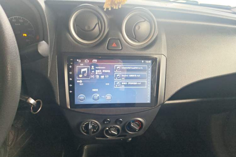 Used Venucia R30 2014 1.2L Manual Enjoyment Edition Audio And AC Panel