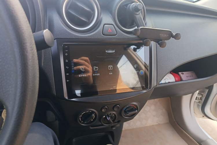 Used Venucia R30 2014 1.2L Manual Enjoyment Edition Audio And AC Panel