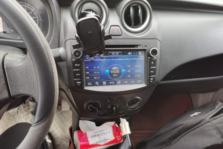 Used Venucia R30 2014 1.2L Manual Enjoyment Edition Audio And AC Panel