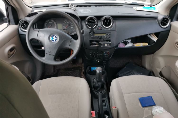 Used Venucia R30 2014 1.2L Manual Comfort Edition Center Console