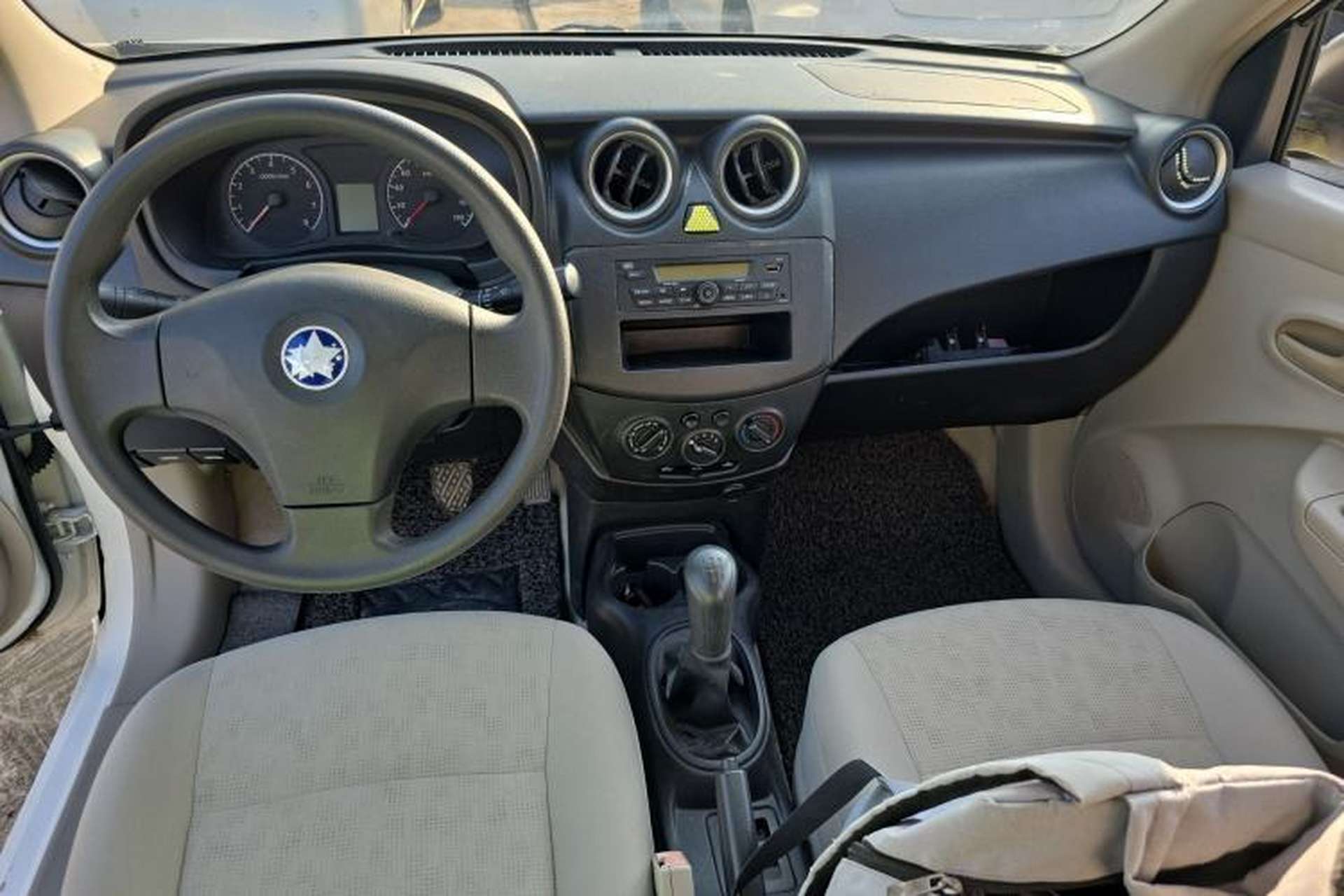 Used Venucia R30 2014 1.2L Manual Enjoyment Edition Center Console