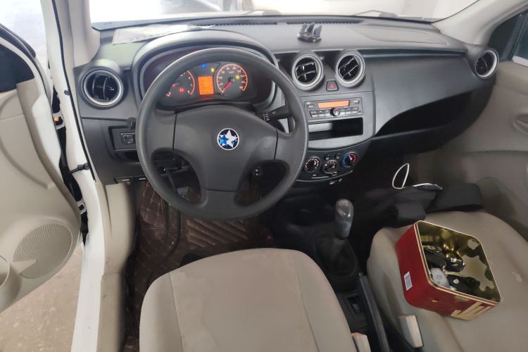 Used Venucia R30 2014 1.2L Manual Enjoyment Edition Center Console