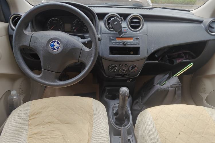 Used Venucia R30 2014 1.2L Manual Enjoyment Edition Center Console