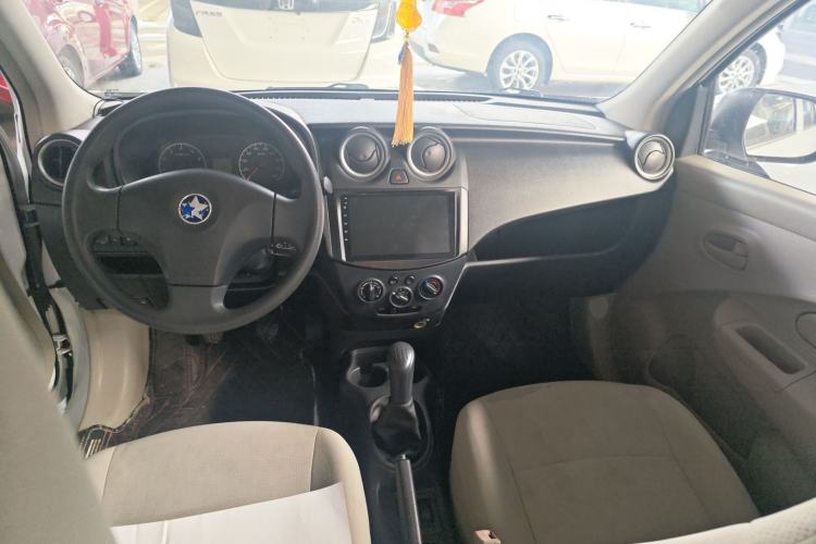 Used Venucia R30 2014 1.2L Manual Enjoyment Edition Center Console