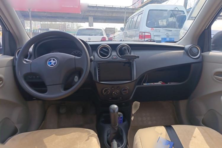 Used Venucia R30 2014 1.2L Manual Enjoyment Edition Center Console