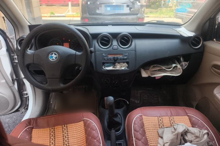 Used Venucia R30 2014 1.2L Manual Comfort Edition Center Console