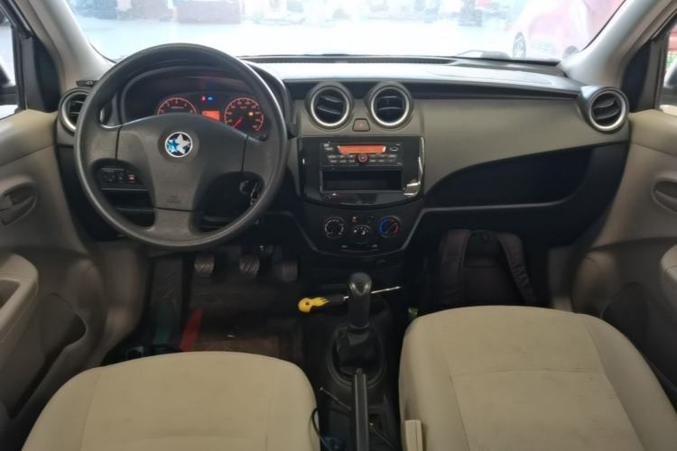 Used Venucia R30 2014 1.2L Manual Enjoyment Edition Center Console
